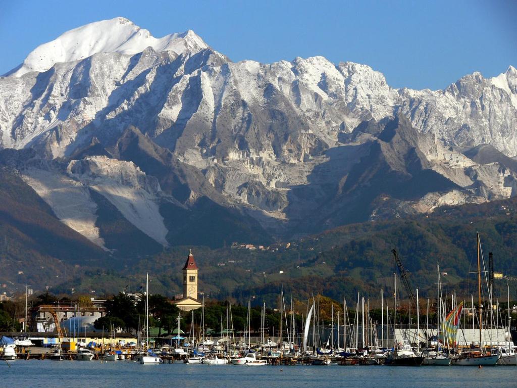 Between Pisa And 5 Terre Marina Di Carrara Εξωτερικό φωτογραφία